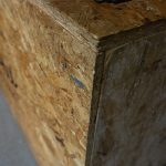 spigolo tavolo di legno